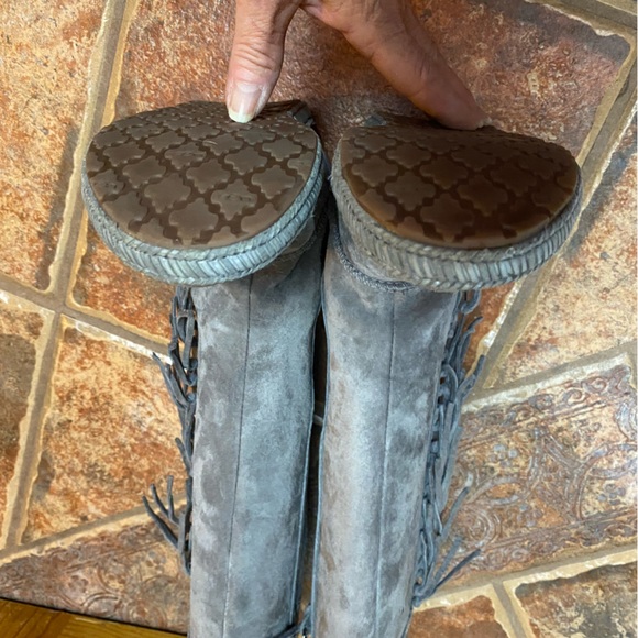 Like new! UGG W Mammoth Moccasin fringe Charcoal Gray suede knee high zip boots - Picture 5 of 11